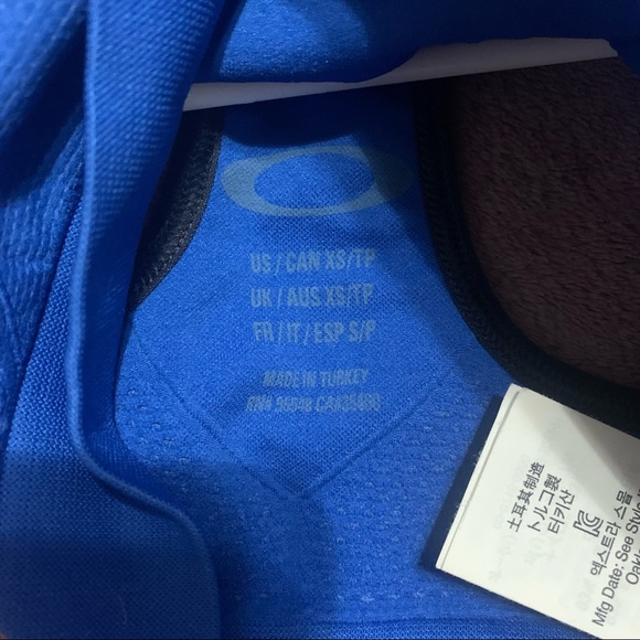 Oakley Sports Bra - Picture 5 of 5